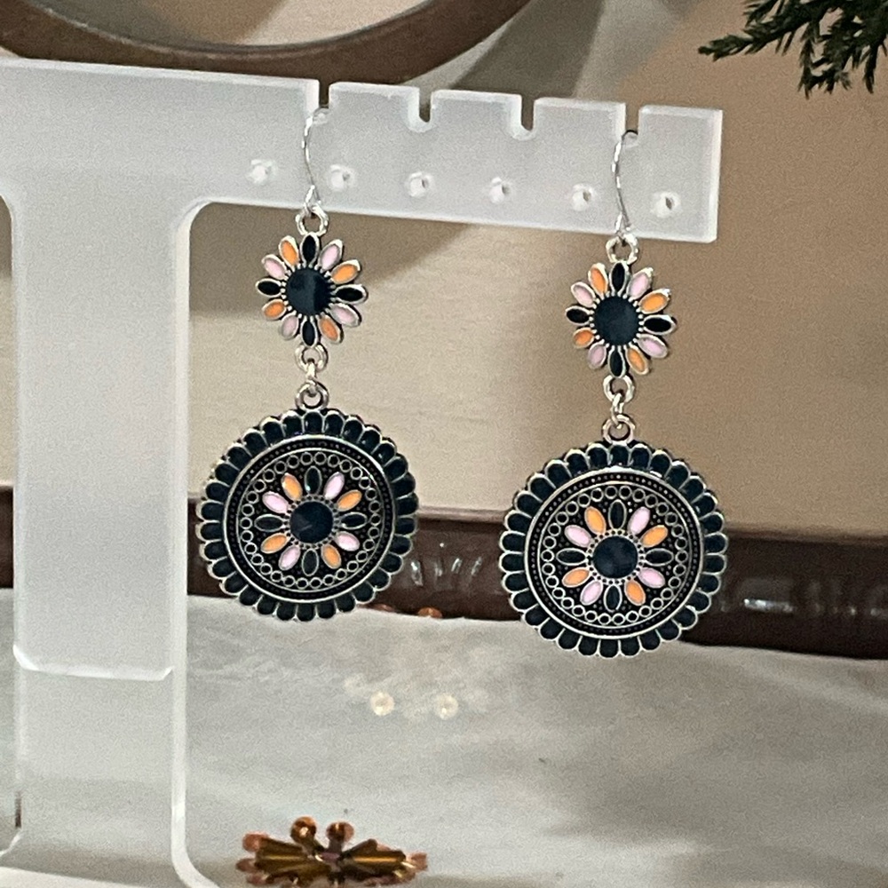 Elegant Floral Dangle Earrings - Picture 3 of 9